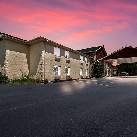 Surestay Plus Hotel By Best Western Бъркли Спрингс Екстериор снимка