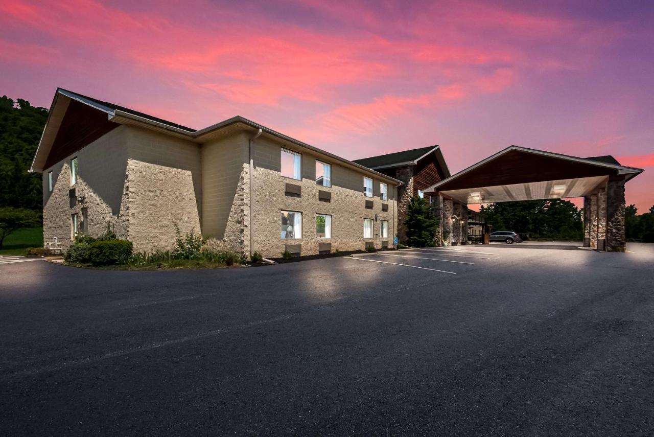 Surestay Plus Hotel By Best Western Бъркли Спрингс Екстериор снимка