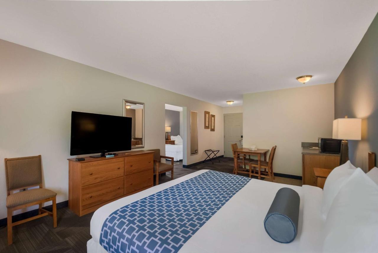 Surestay Plus Hotel By Best Western Бъркли Спрингс Екстериор снимка