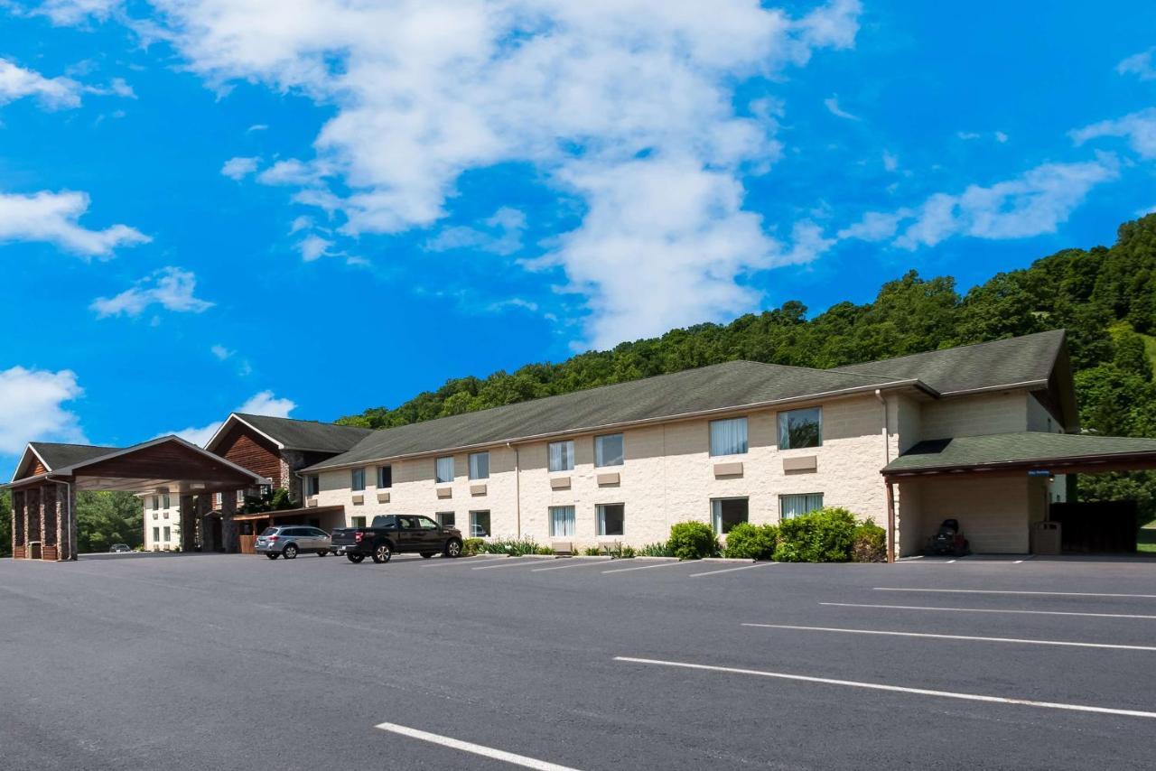 Surestay Plus Hotel By Best Western Бъркли Спрингс Екстериор снимка