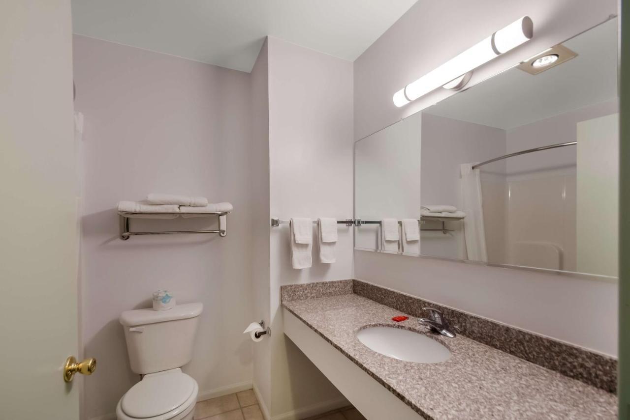 Surestay Plus Hotel By Best Western Бъркли Спрингс Екстериор снимка