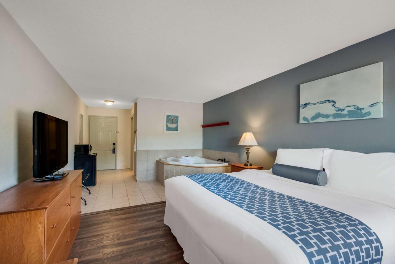 Surestay Plus Hotel By Best Western Бъркли Спрингс Екстериор снимка