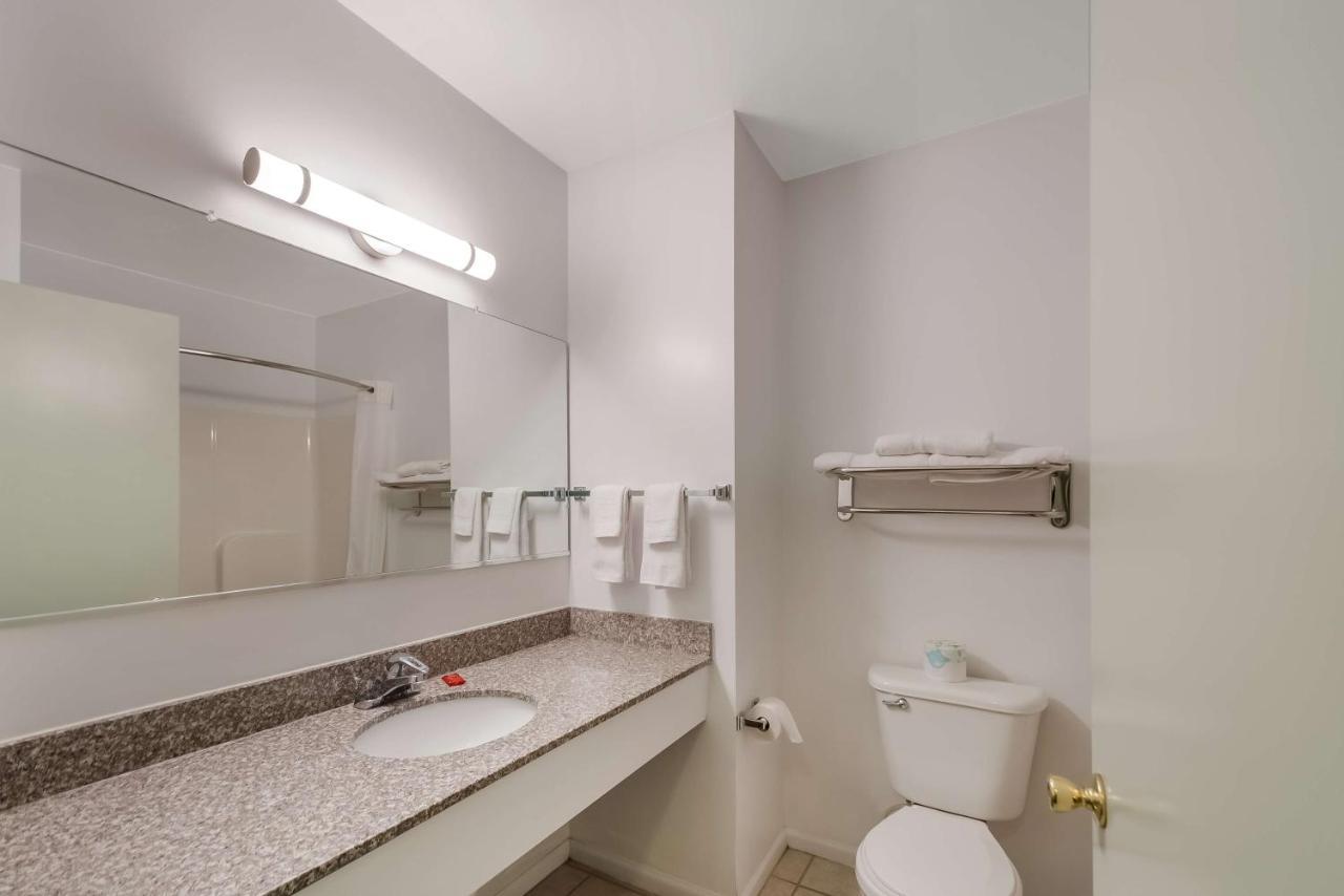 Surestay Plus Hotel By Best Western Бъркли Спрингс Екстериор снимка