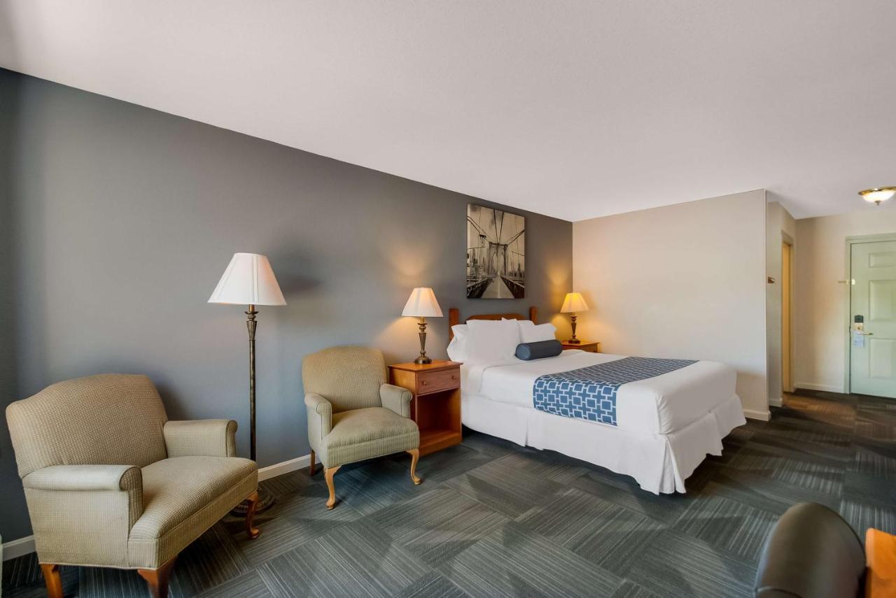 Surestay Plus Hotel By Best Western Бъркли Спрингс Екстериор снимка
