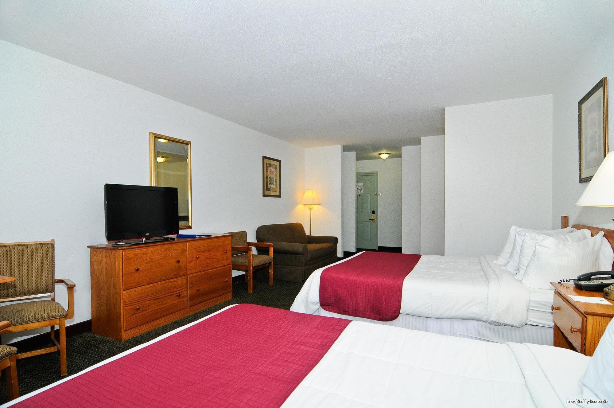Surestay Plus Hotel By Best Western Бъркли Спрингс Стая снимка
